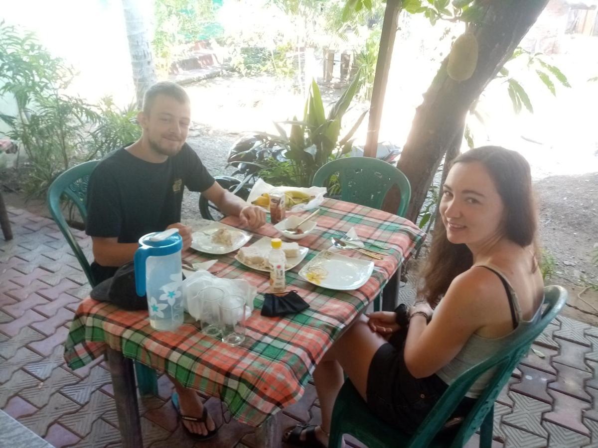 וולאוויה Dinimuthu Rest Inn מראה חיצוני תמונה
