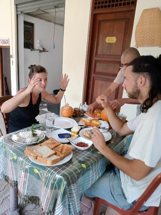 וולאוויה Dinimuthu Rest Inn מראה חיצוני תמונה