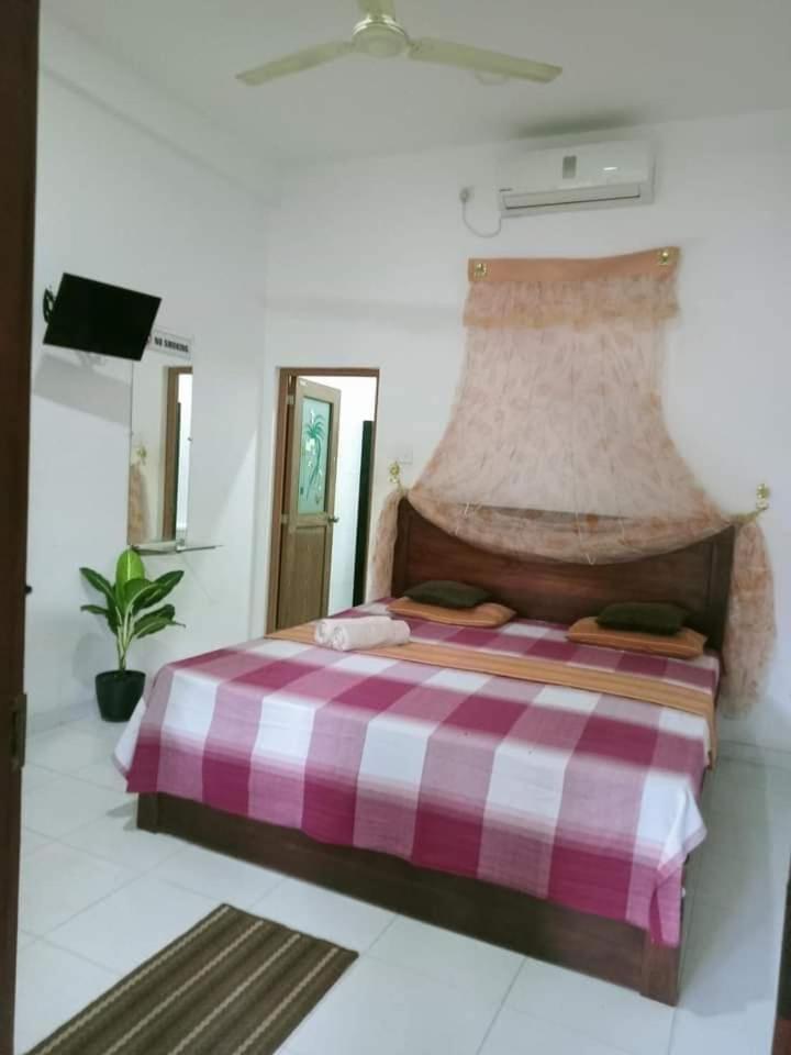 וולאוויה Dinimuthu Rest Inn מראה חיצוני תמונה