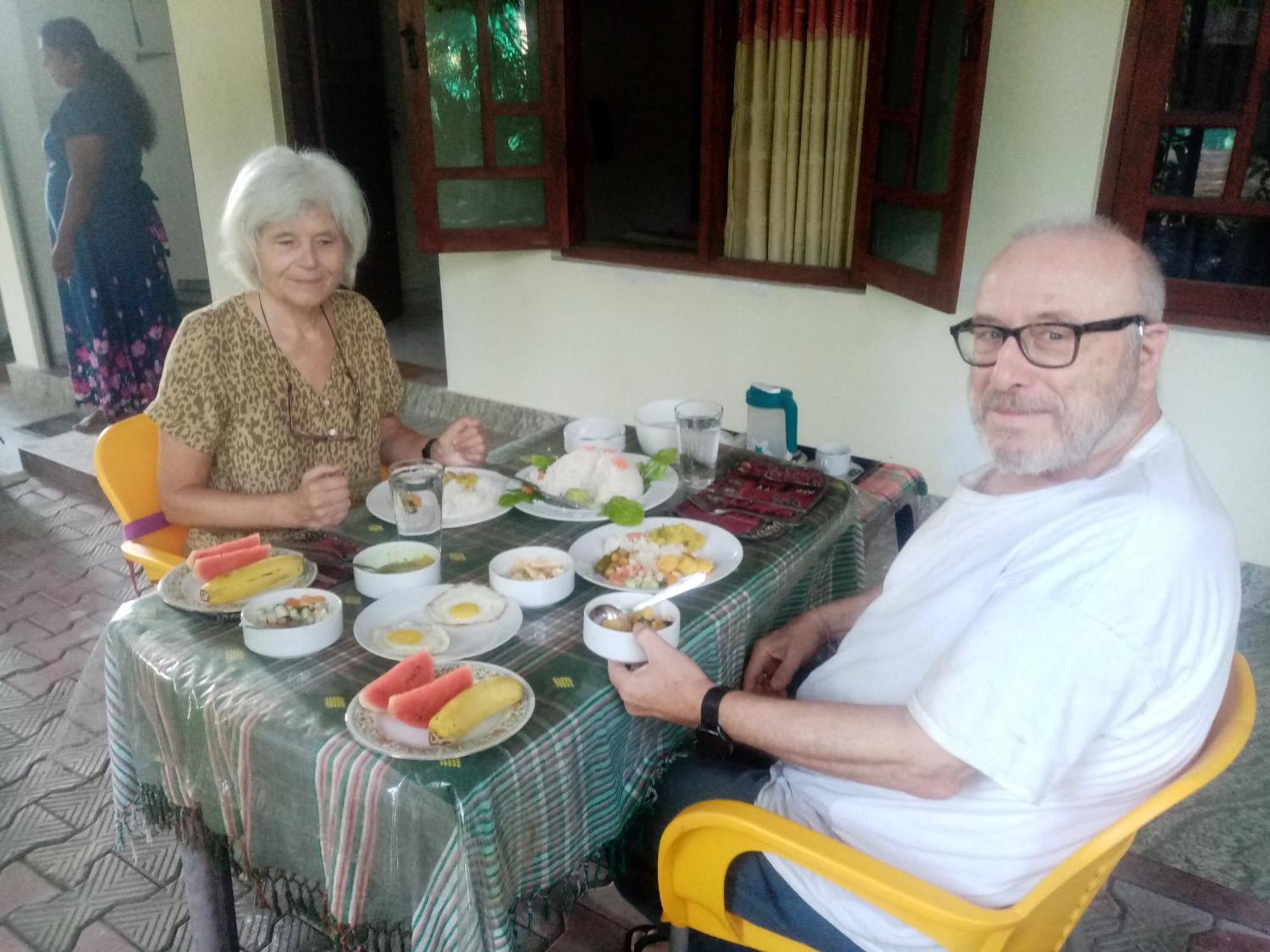 וולאוויה Dinimuthu Rest Inn מראה חיצוני תמונה