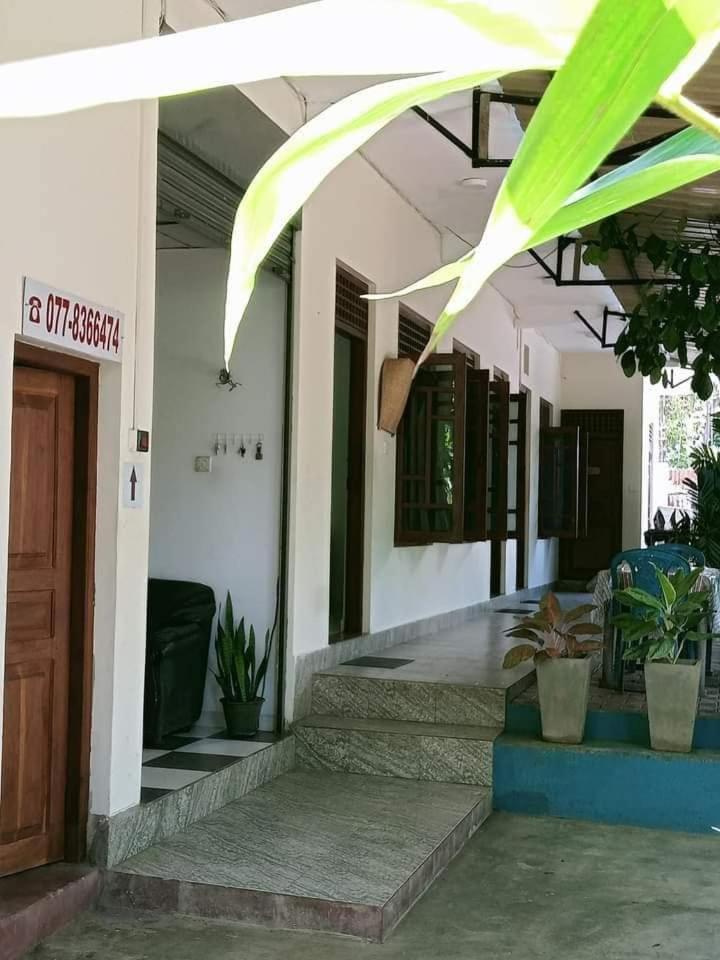 וולאוויה Dinimuthu Rest Inn מראה חיצוני תמונה